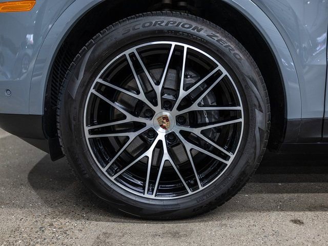 Certified 2025 Porsche Cayenne Coupe image 20