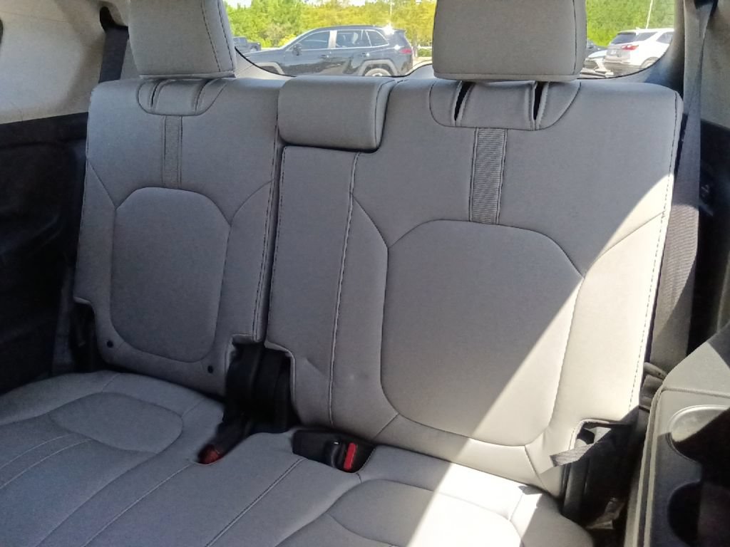Used 2025 Honda Pilot EX-L image 28