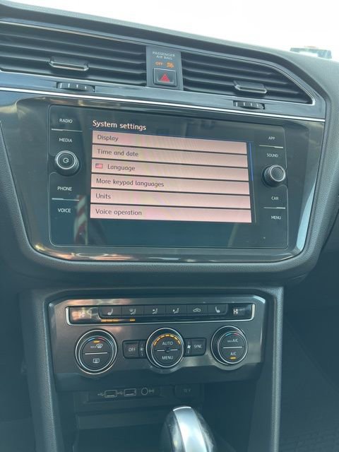 Used 2018 Volkswagen Tiguan SE image 43