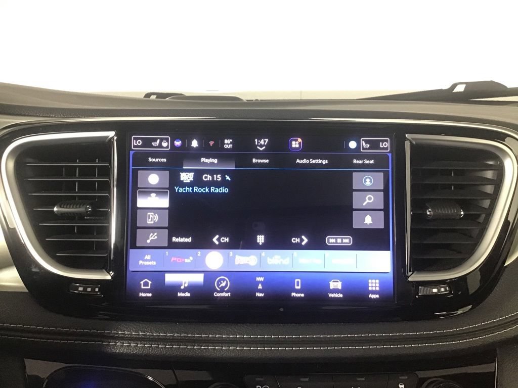 Used 2023 Chrysler Pacifica Limited w/ Uconnect Theater Family Group FWD image 33