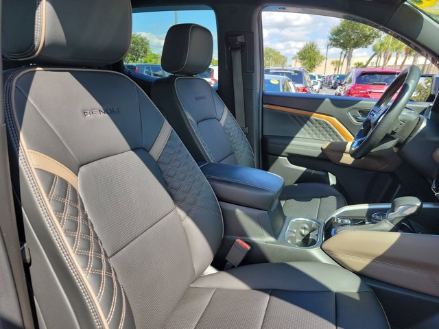 Used 2023 GMC Canyon Denali image 6