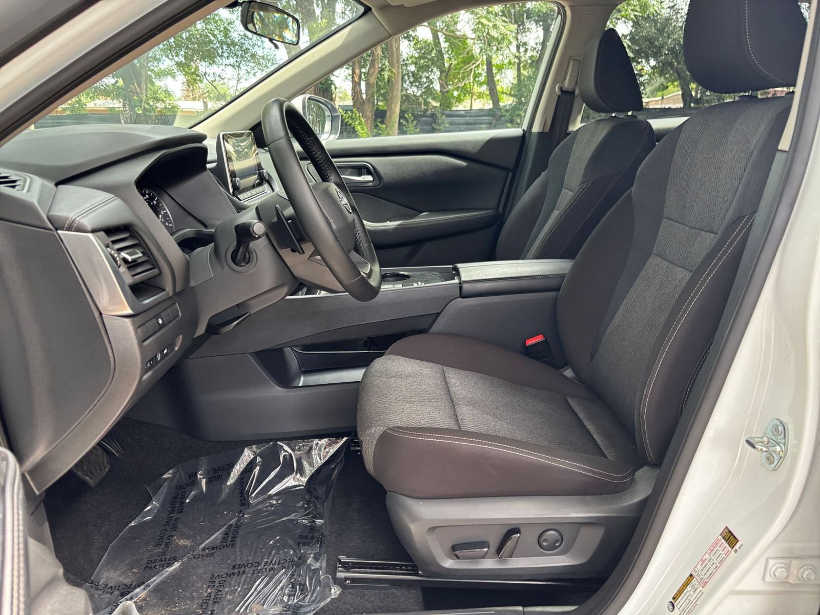 Used 2025 Nissan Rogue SV FWD image 27