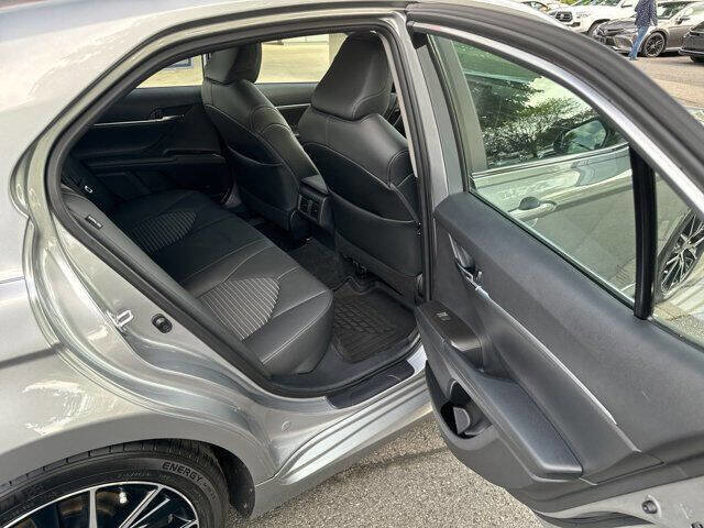 Used 2021 Toyota Camry SE w/ Cold Weather Package image 11