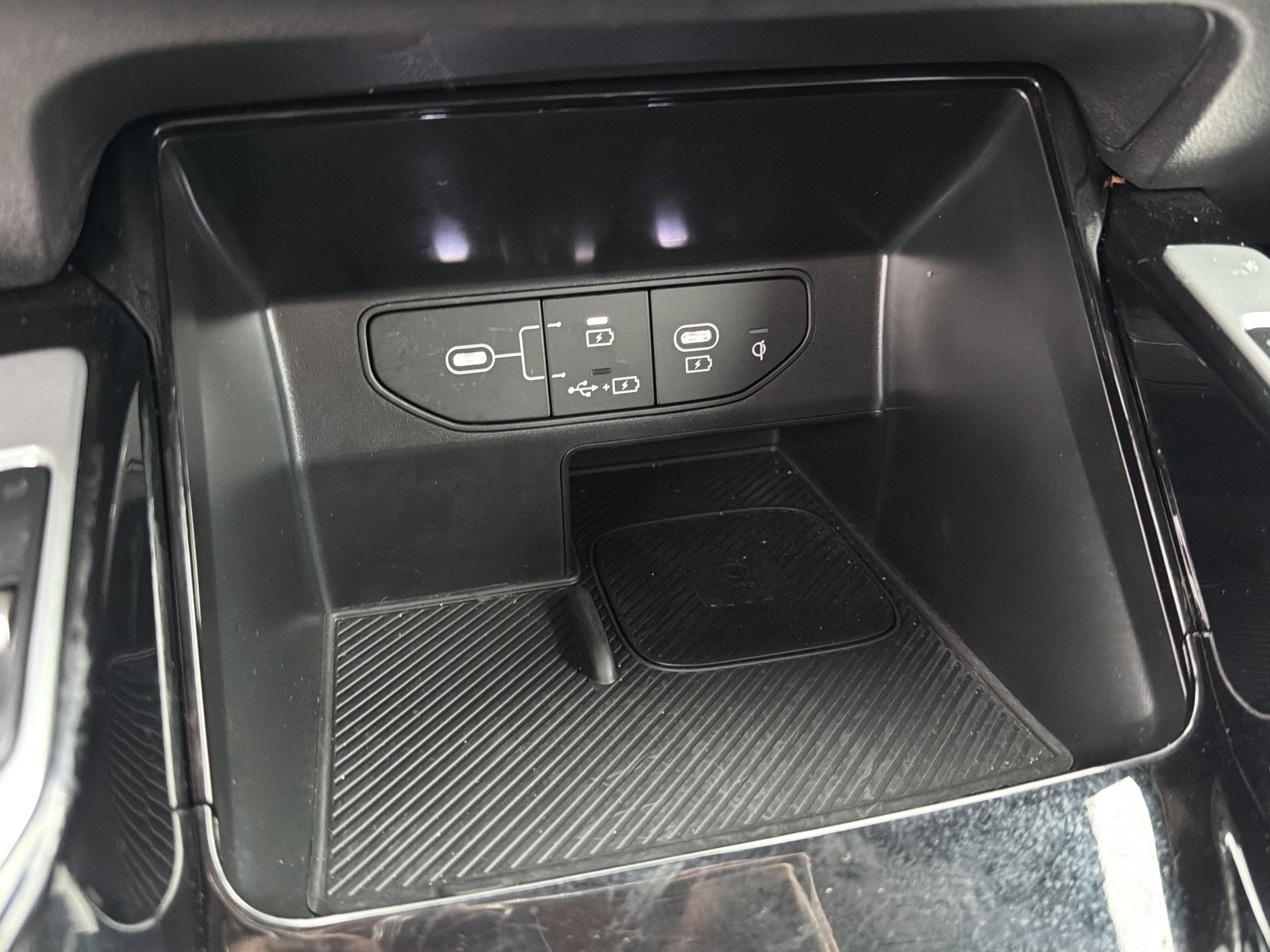 Used 2025 Kia Sorento SX image 32