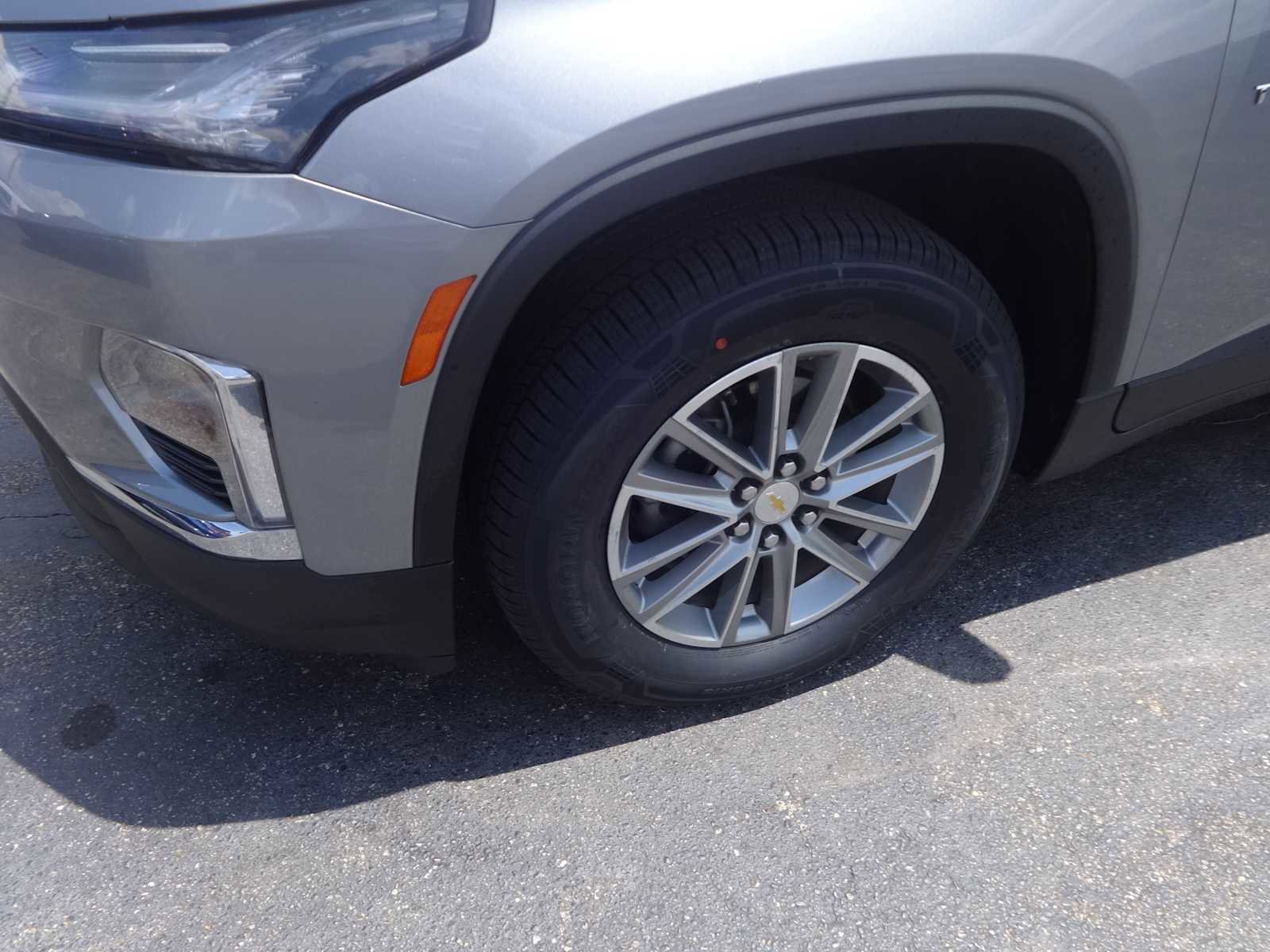 Used 2023 Chevrolet Traverse LT image 4