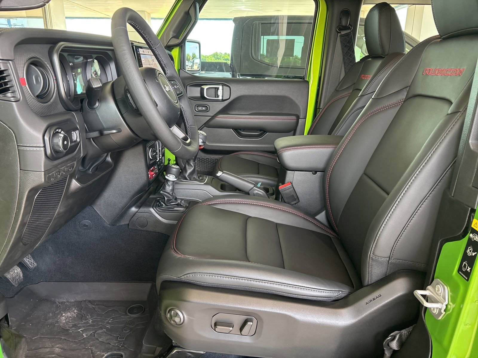 Used 2025 Jeep Wrangler Rubicon AWD/4WD image 13