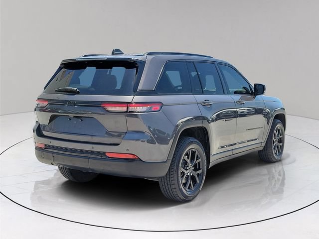 Used 2024 Jeep Grand Cherokee Altitude RWD image 6