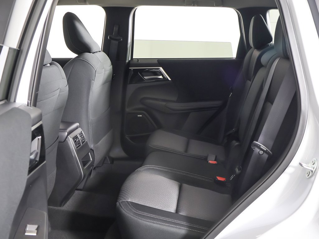 New 2026 Mitsubishi Outlander ES image 30