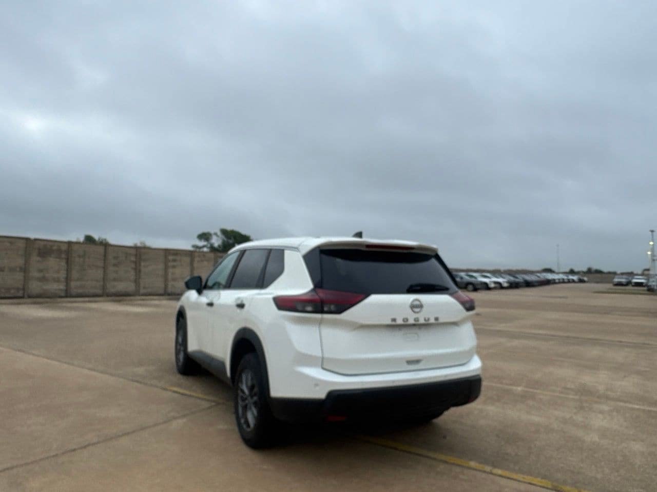 Used 2024 Nissan Rogue S AWD/4WD image 18