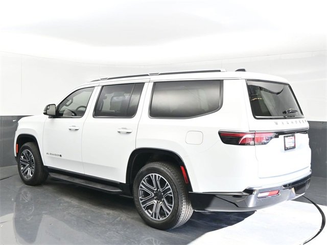 Used 2024 Jeep Wagoneer Base w/ Premium Group I image 3