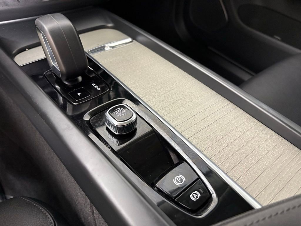 Used 2025 Volvo XC60 B5 Plus AWD/4WD image 31