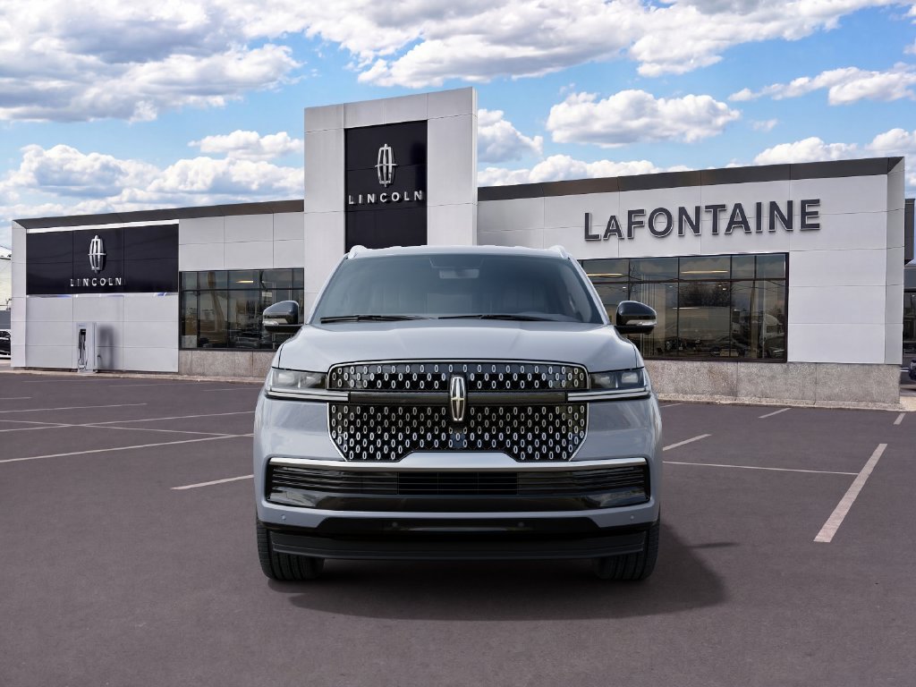 New 2027 Lincoln Navigator Premiere AWD/4WD image 3