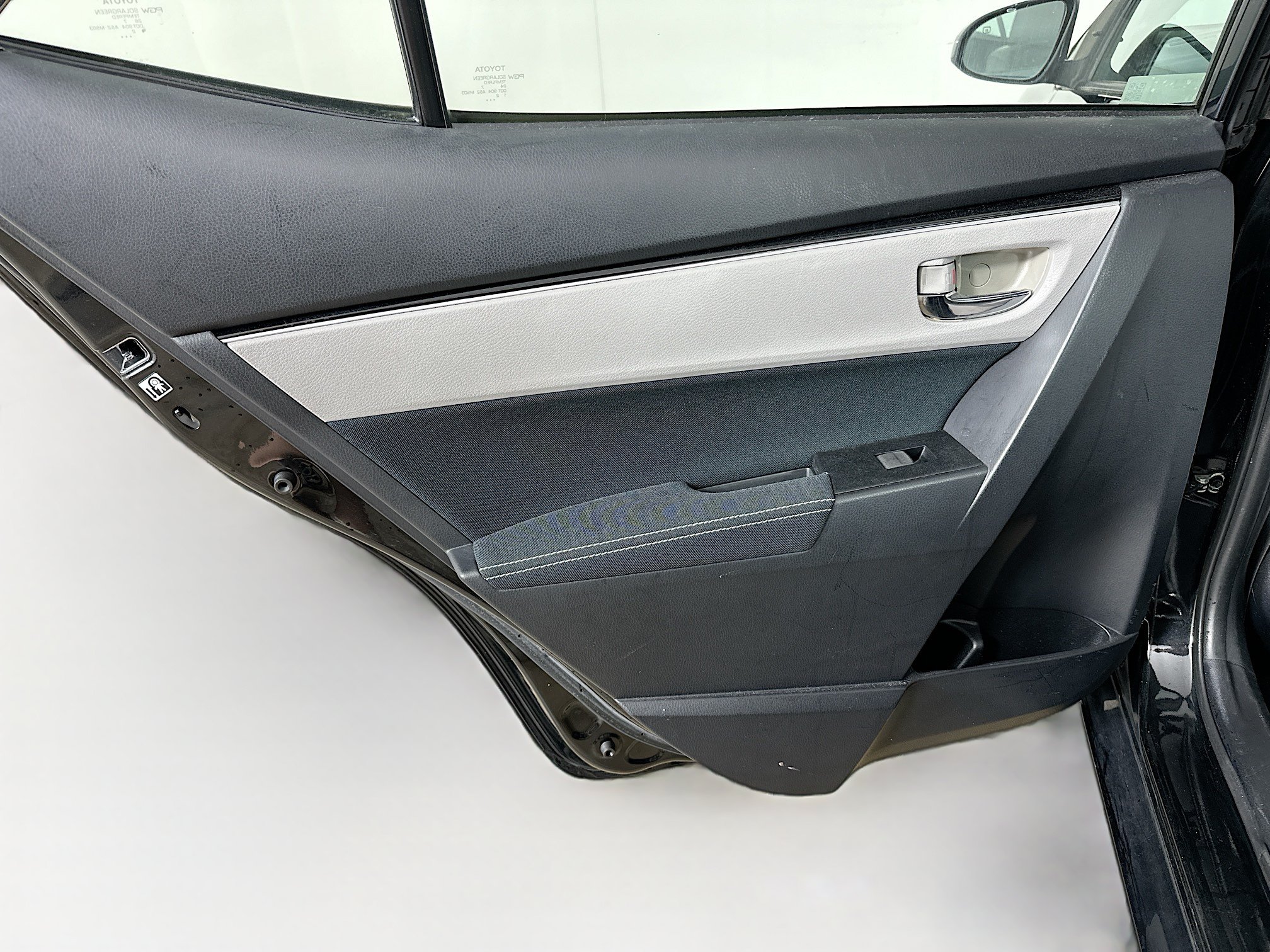 Used 2017 Toyota Corolla LE w/ Carpet Mat Package (TMS) FWD image 25