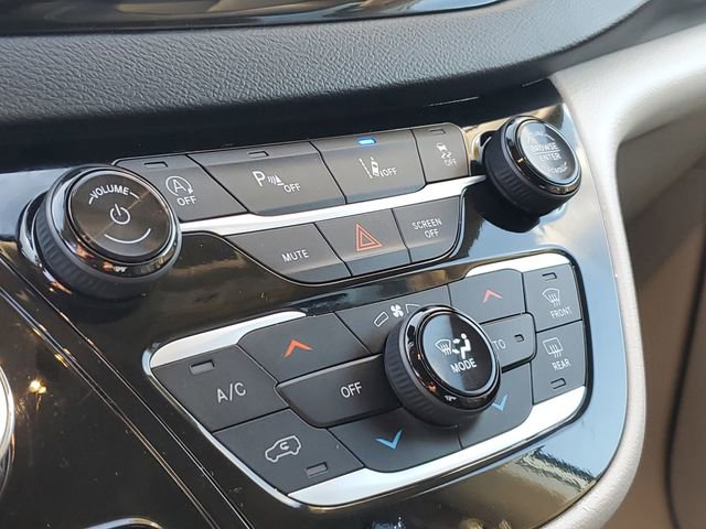 Used 2024 Chrysler Pacifica Touring-L image 21