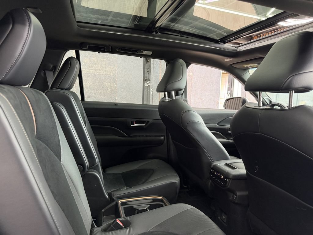Used 2024 Toyota Grand Highlander AWD Hybrid image 32