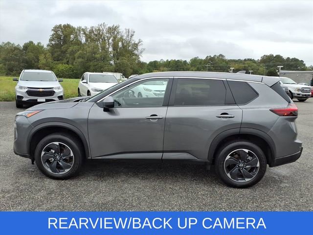 Used 2024 Nissan Rogue SV image 2