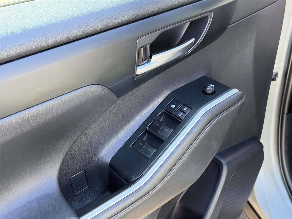 Certified 2021 Toyota Highlander XLE image 18