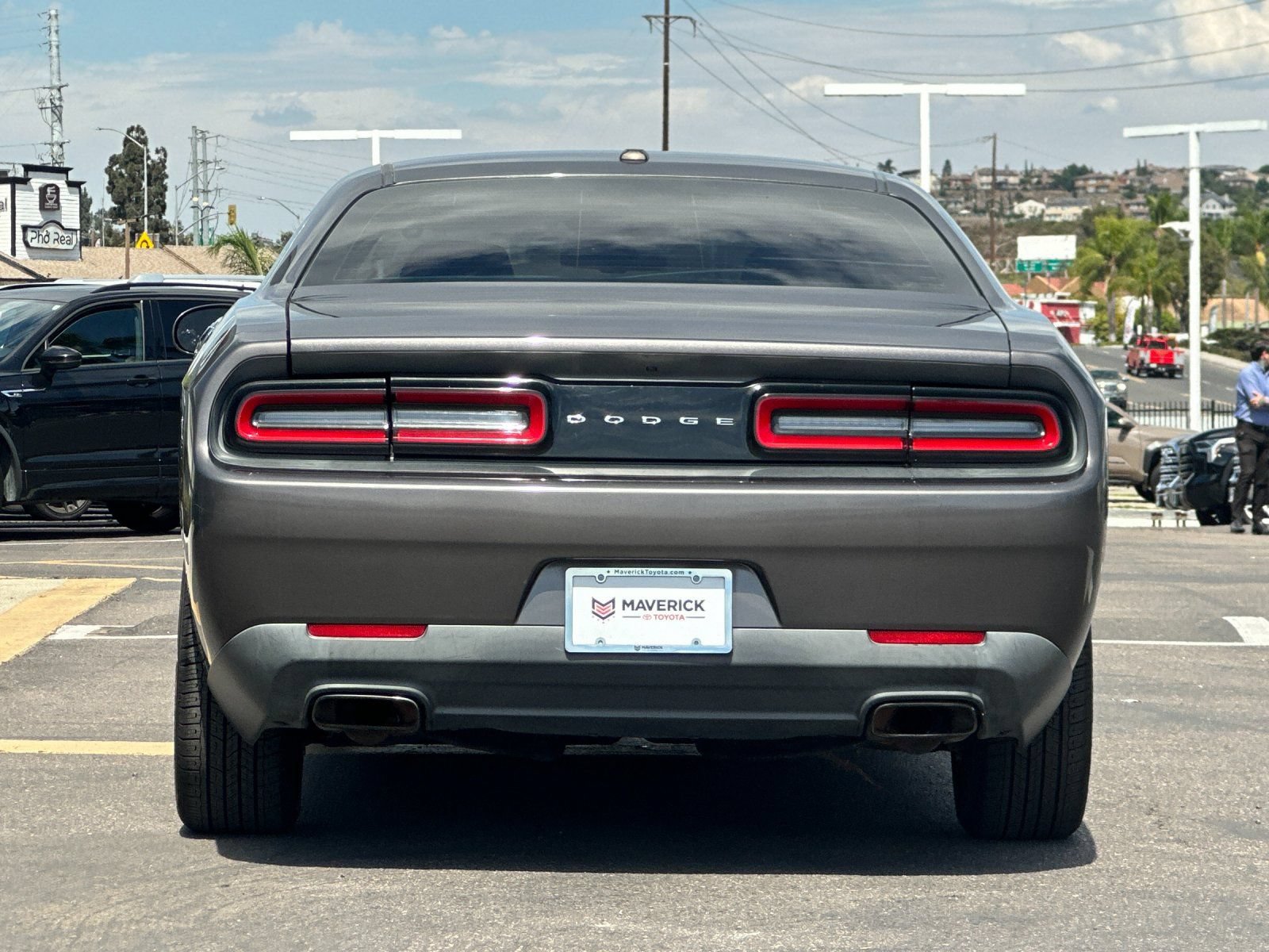 Used 2015 Dodge Challenger SXT RWD image 4