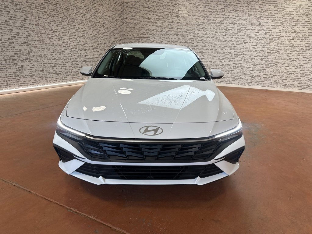 New 2026 Hyundai Elantra SE image 2