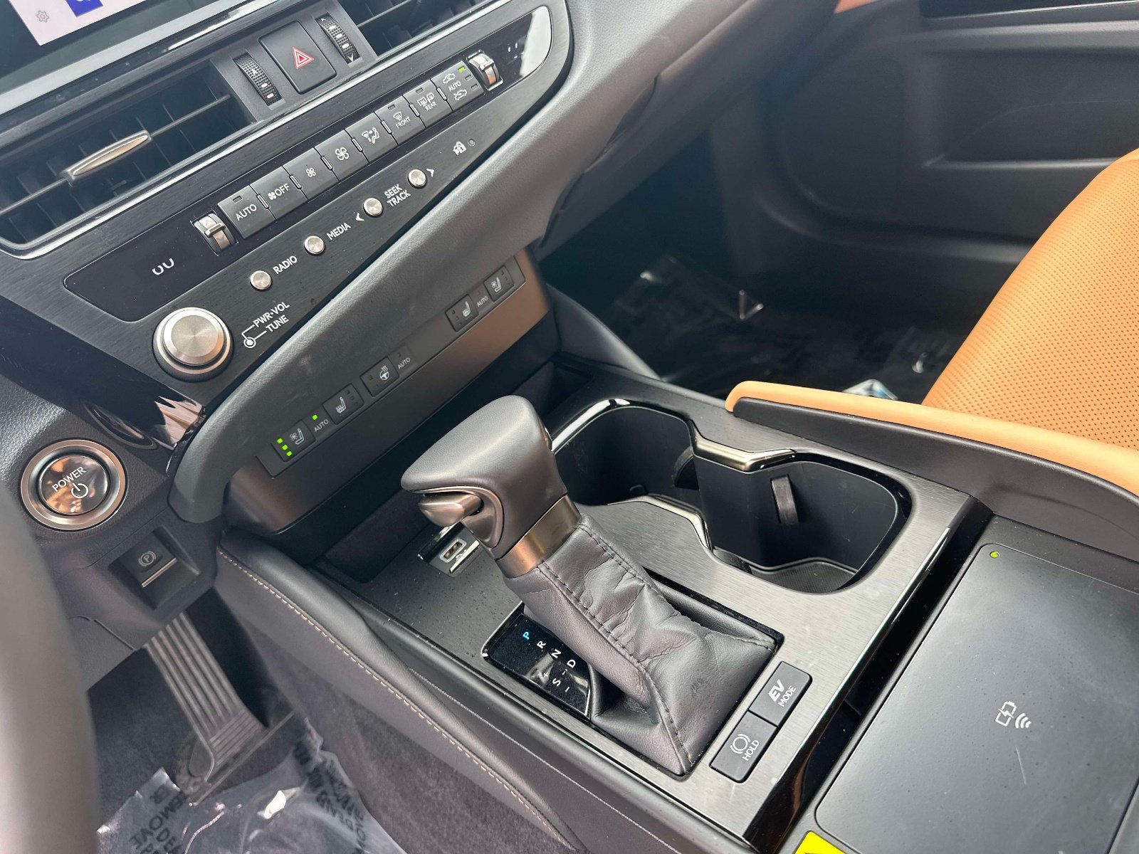 Used 2025 Lexus ES 300h w/ Premium Package FWD image 14