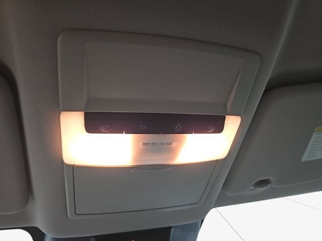 Used 2025 Nissan Rogue S AWD/4WD image 29