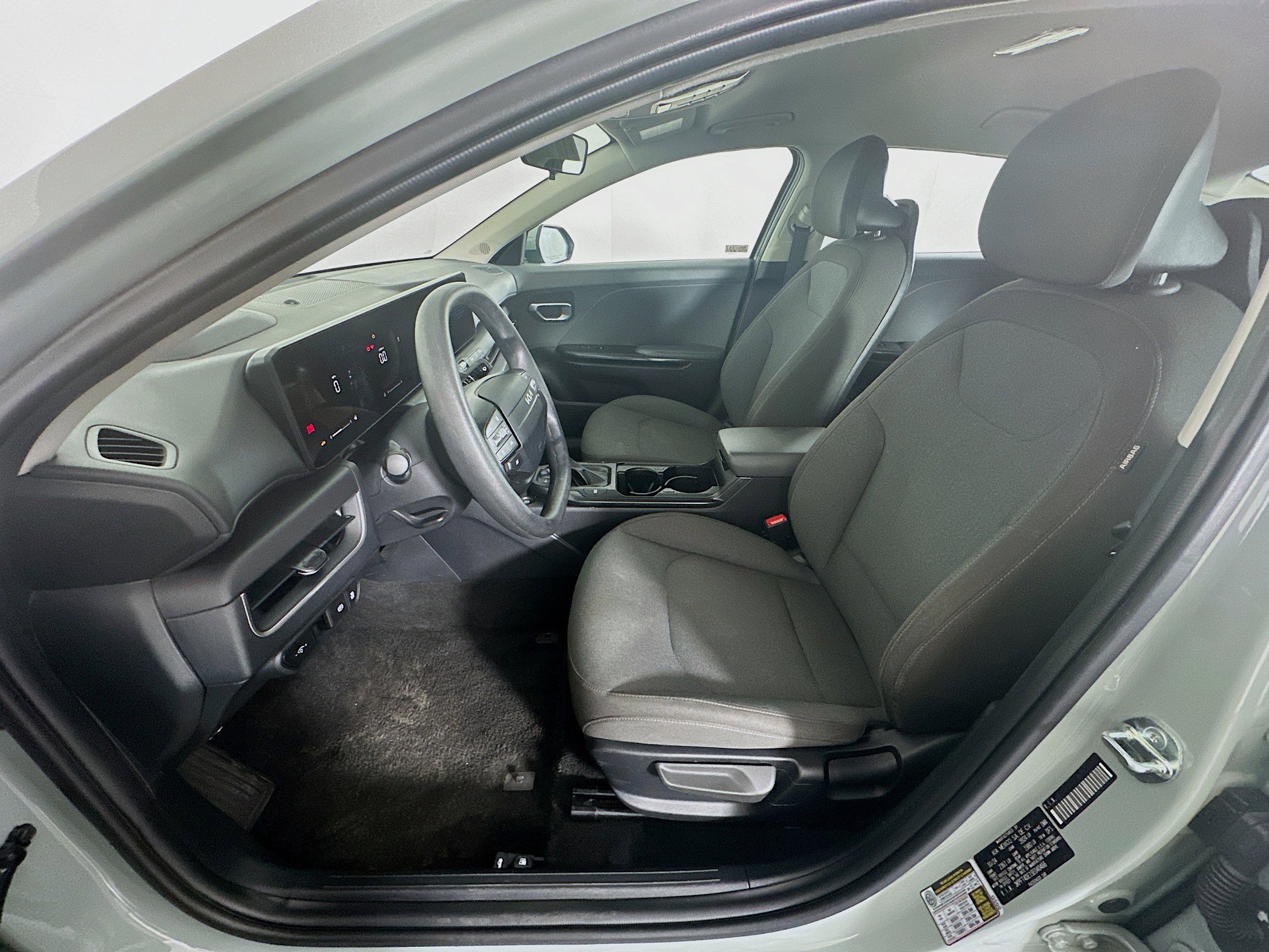 Used 2025 Kia K4 LXS image 13