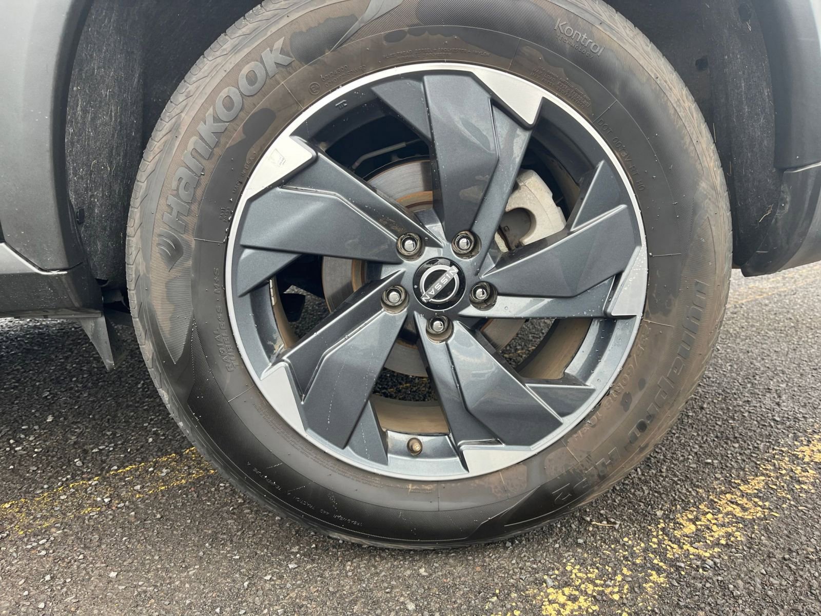Used 2025 Nissan Rogue SV image 32