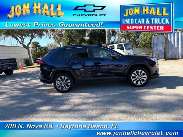 Used 2021 Toyota RAV4 XLE Premium image 12