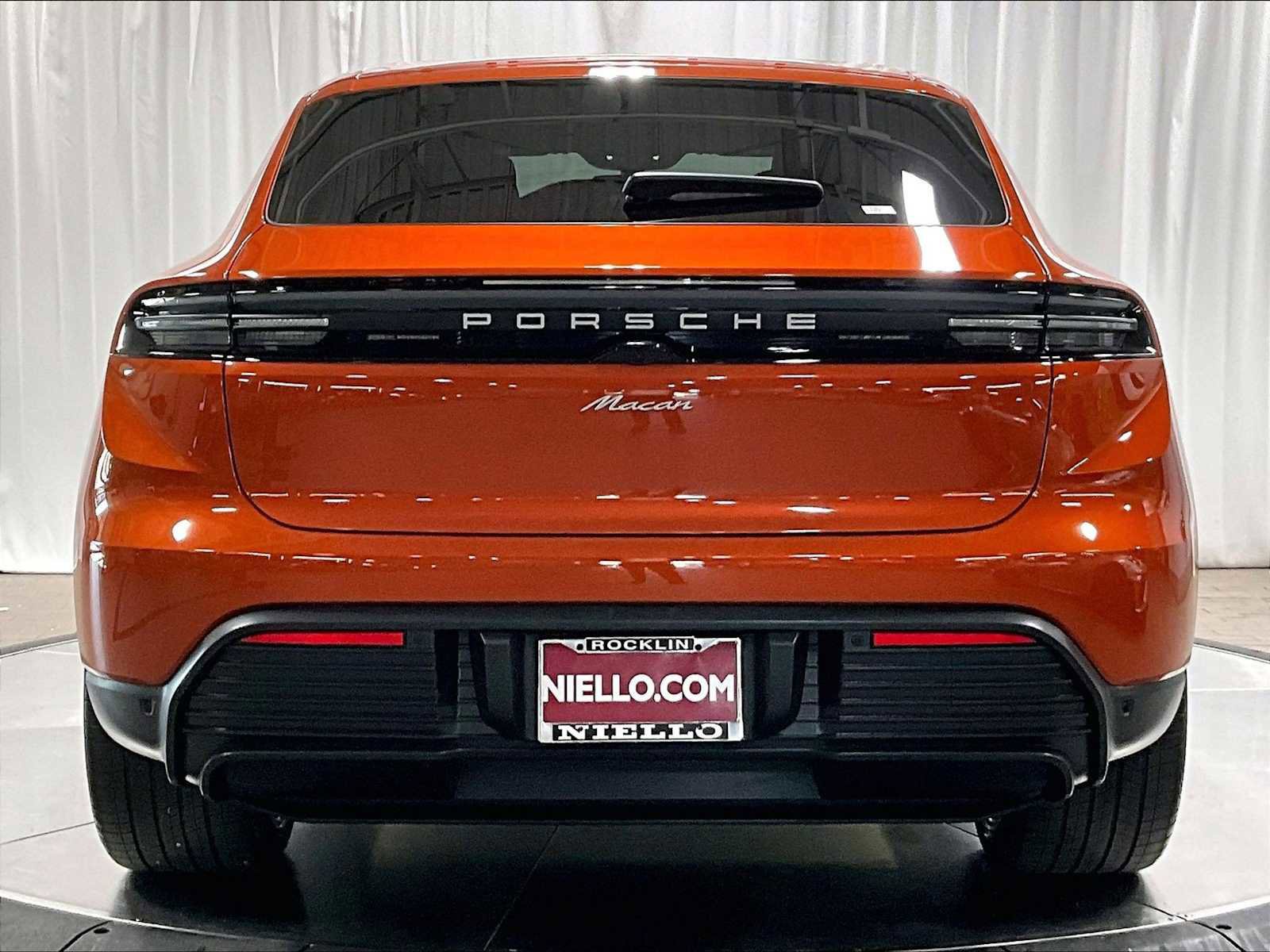 Used 2025 Porsche Macan Electric image 9