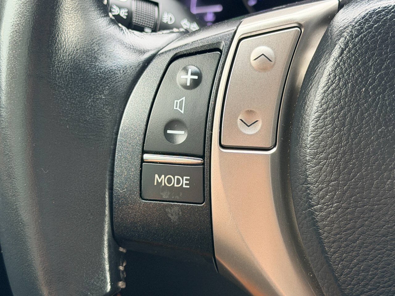 Used 2013 Lexus ES 300h w/ Luxury Pkg FWD image 32