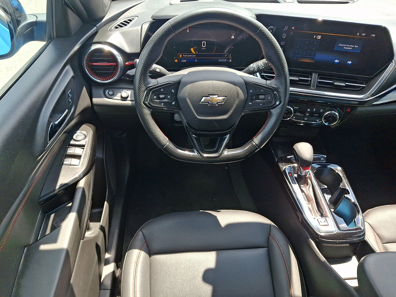 Certified 2024 Chevrolet Trax RS w/ Sunroof Package FWD image 11