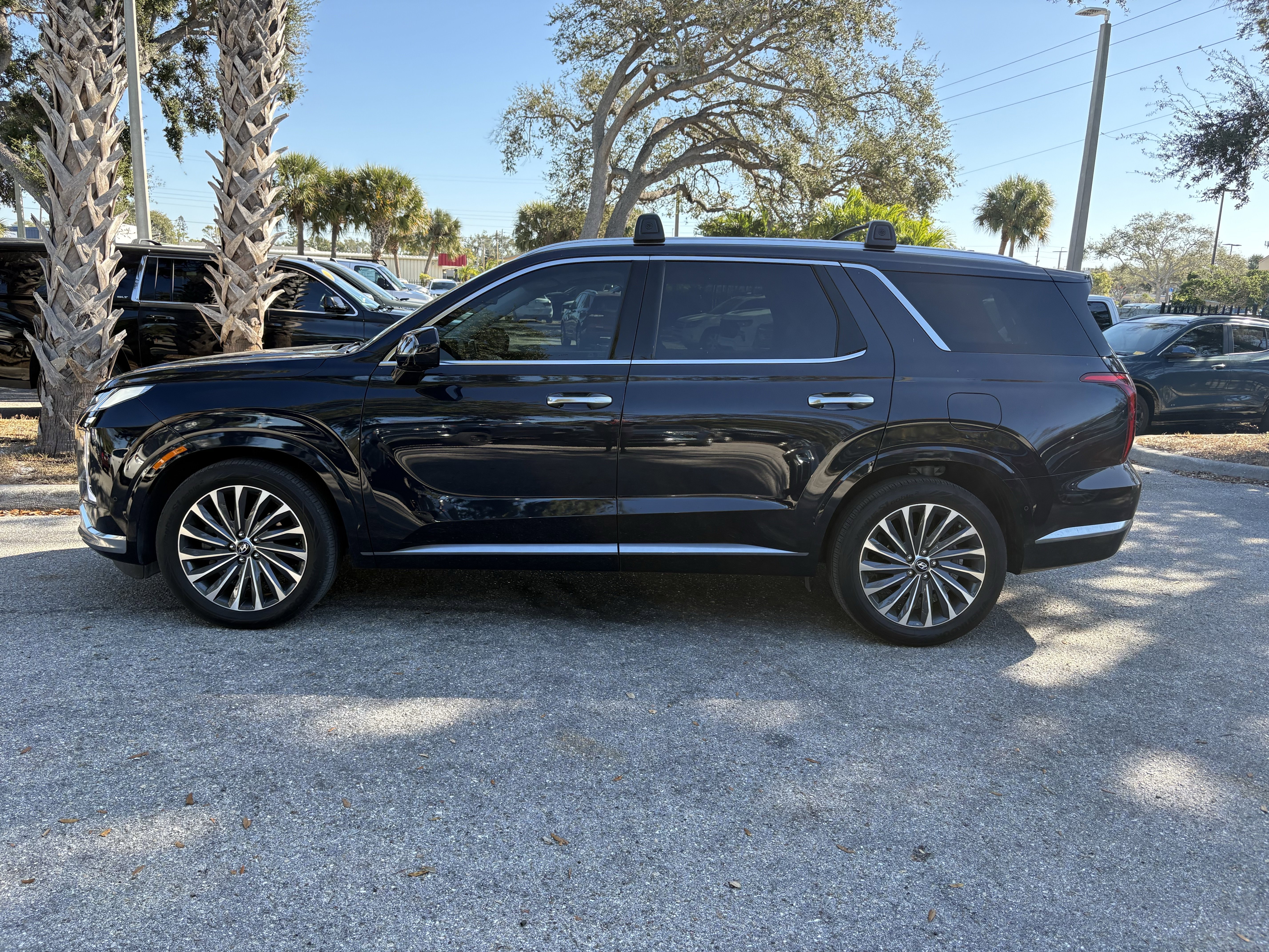 Used 2024 Hyundai Palisade Calligraphy image 4