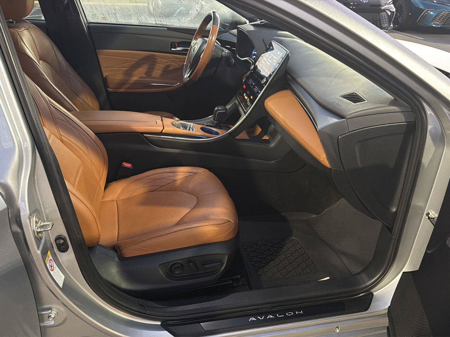 Used 2019 Toyota Avalon Limited w/ Advanced Safety Package FWD image 14