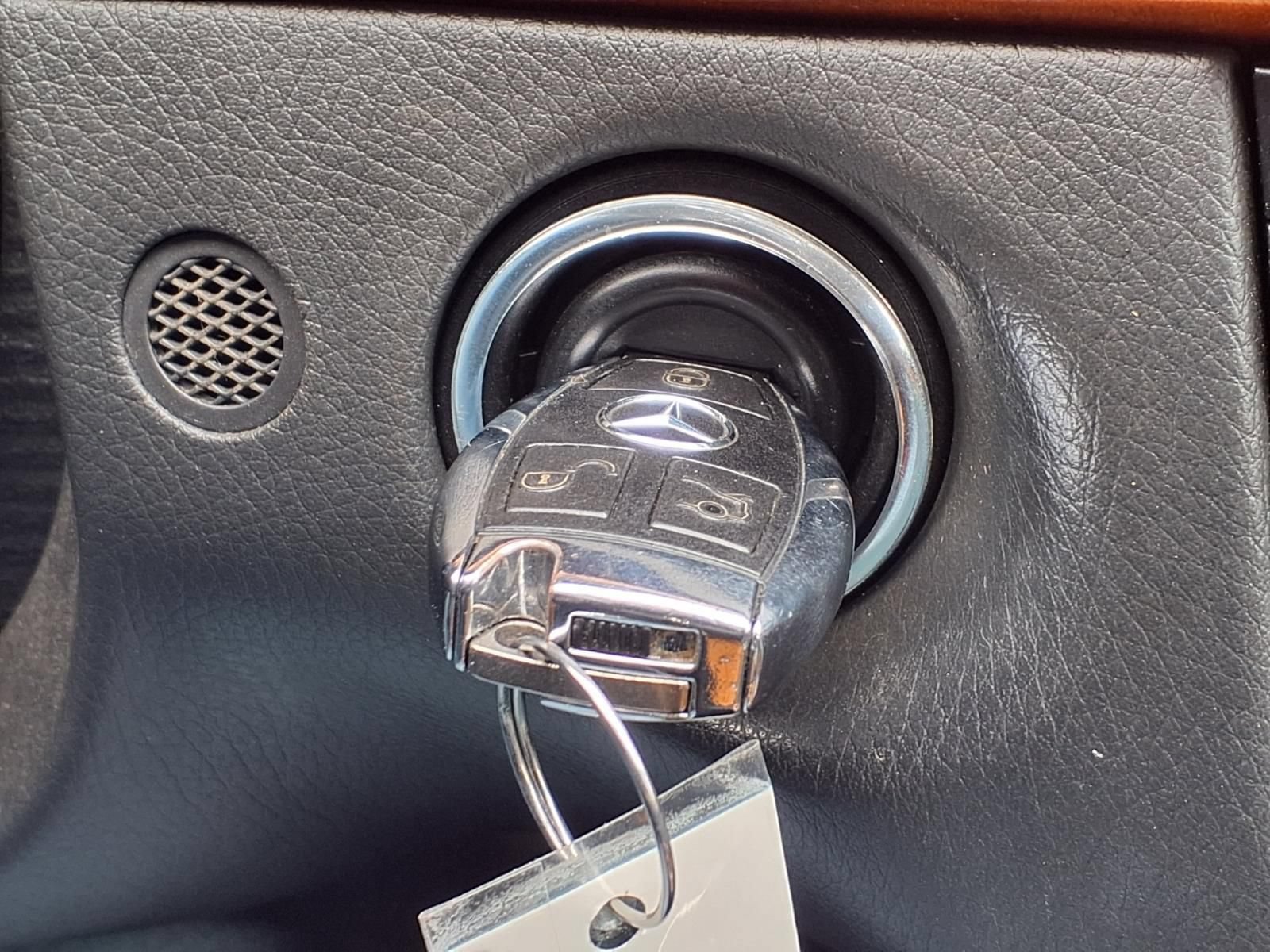 Used 2006 Mercedes-Benz E 350 Sedan w/ Premium Pkg image 28