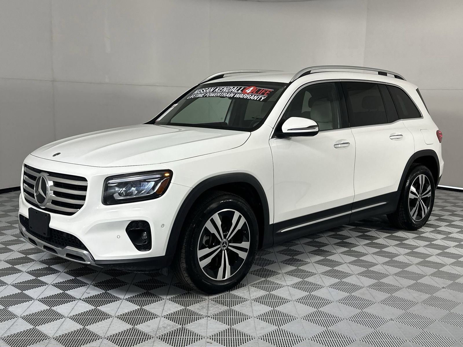 Used 2025 Mercedes-Benz GLB 250 image 4