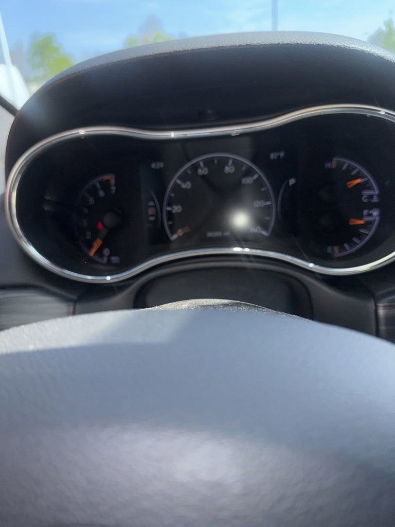Used 2021 Jeep Grand Cherokee Laredo AWD/4WD image 12