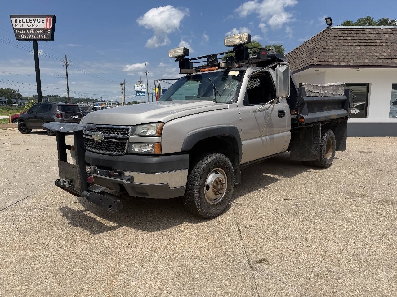 Used 2005 Chevrolet Silverado 3500 4x4 Regular Cab image 2