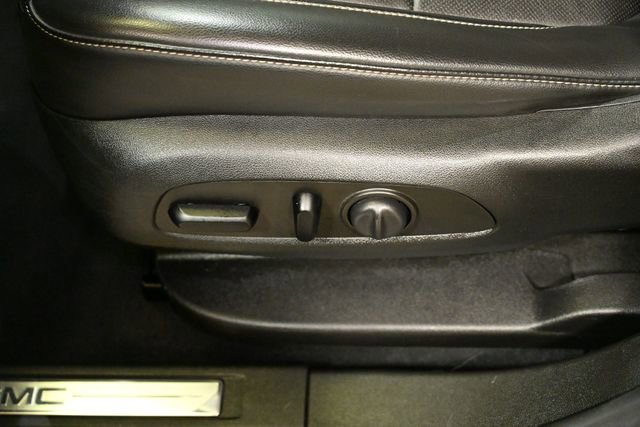 Used 2023 GMC Acadia SLT image 43