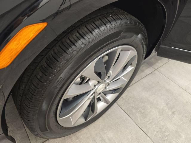 Used 2023 Buick Encore GX Select w/ Sport Touring Package FWD image 40
