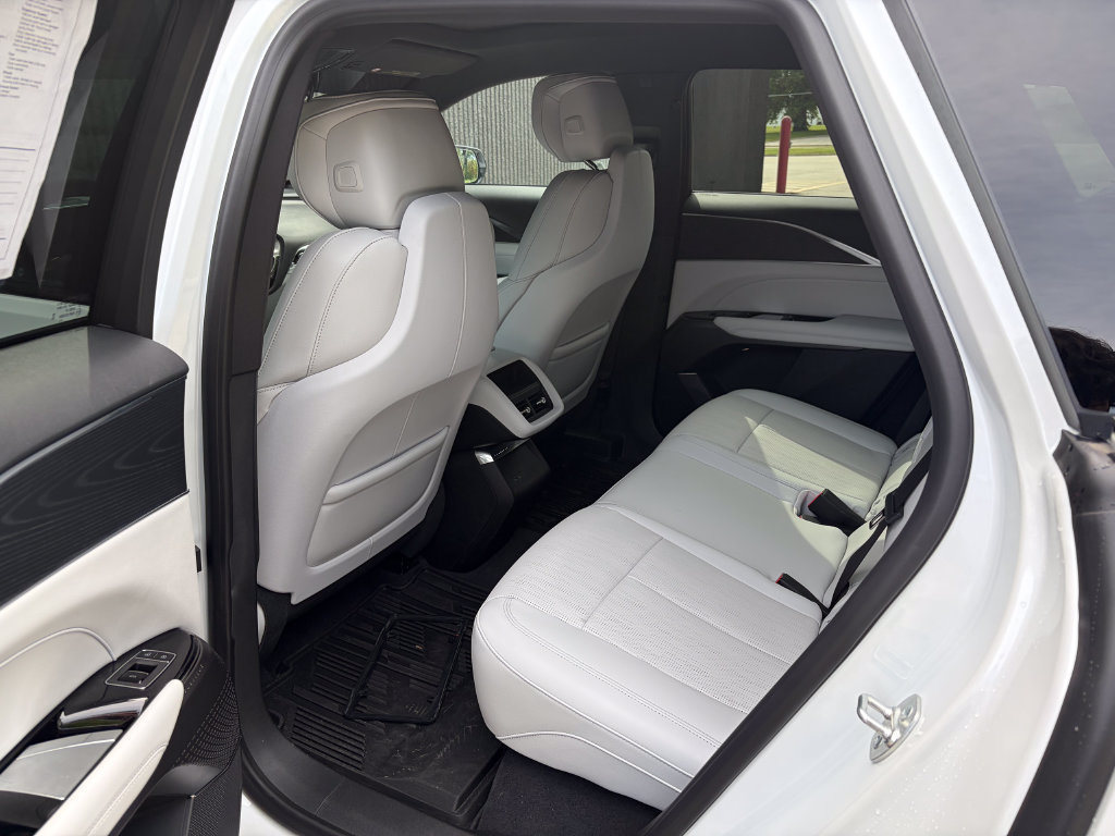 Used 2024 Cadillac Lyriq Sport AWD/4WD image 17
