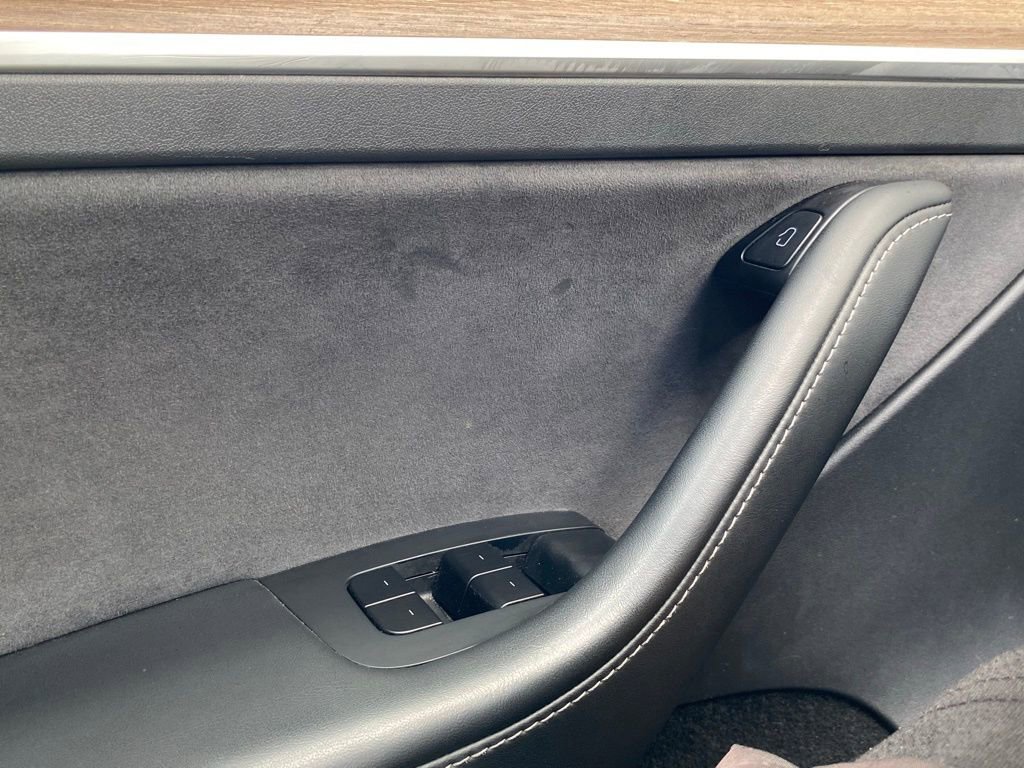 Used 2025 Tesla Model Y Long Range image 36