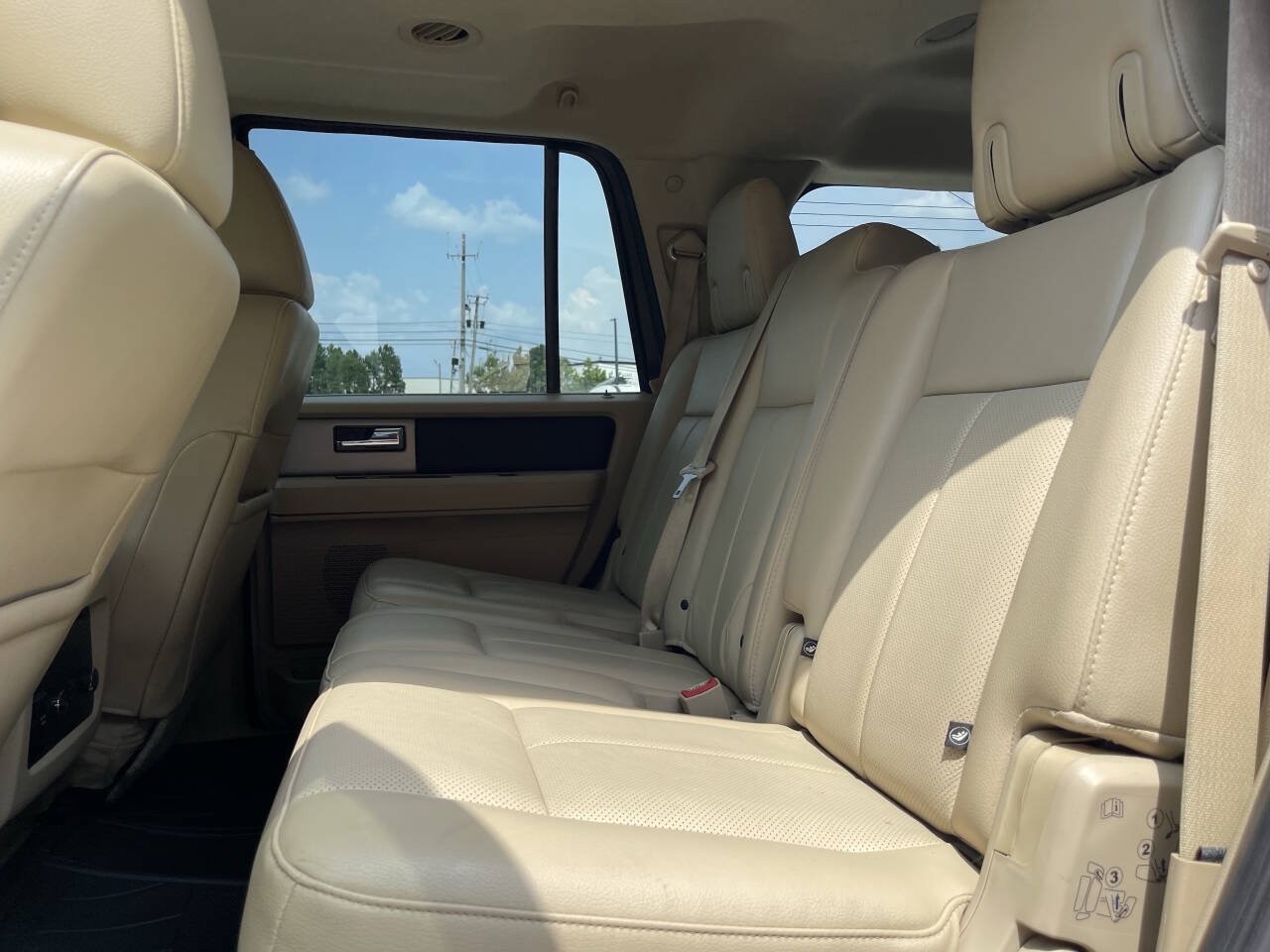 Used 2017 Ford Expedition Limited w/ Equipment Group 301A RWD image 12