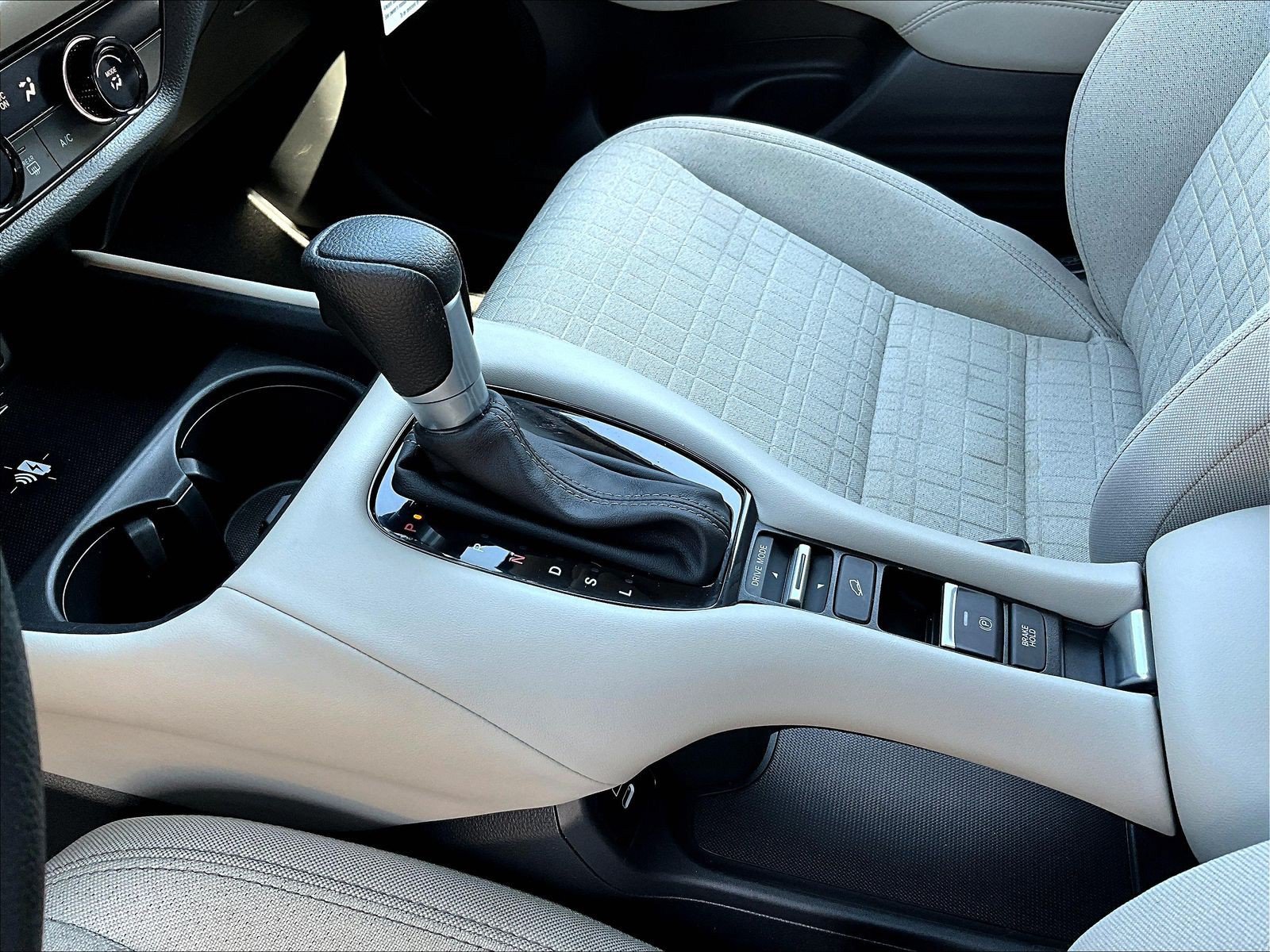 Certified 2026 Honda HR-V LX image 18