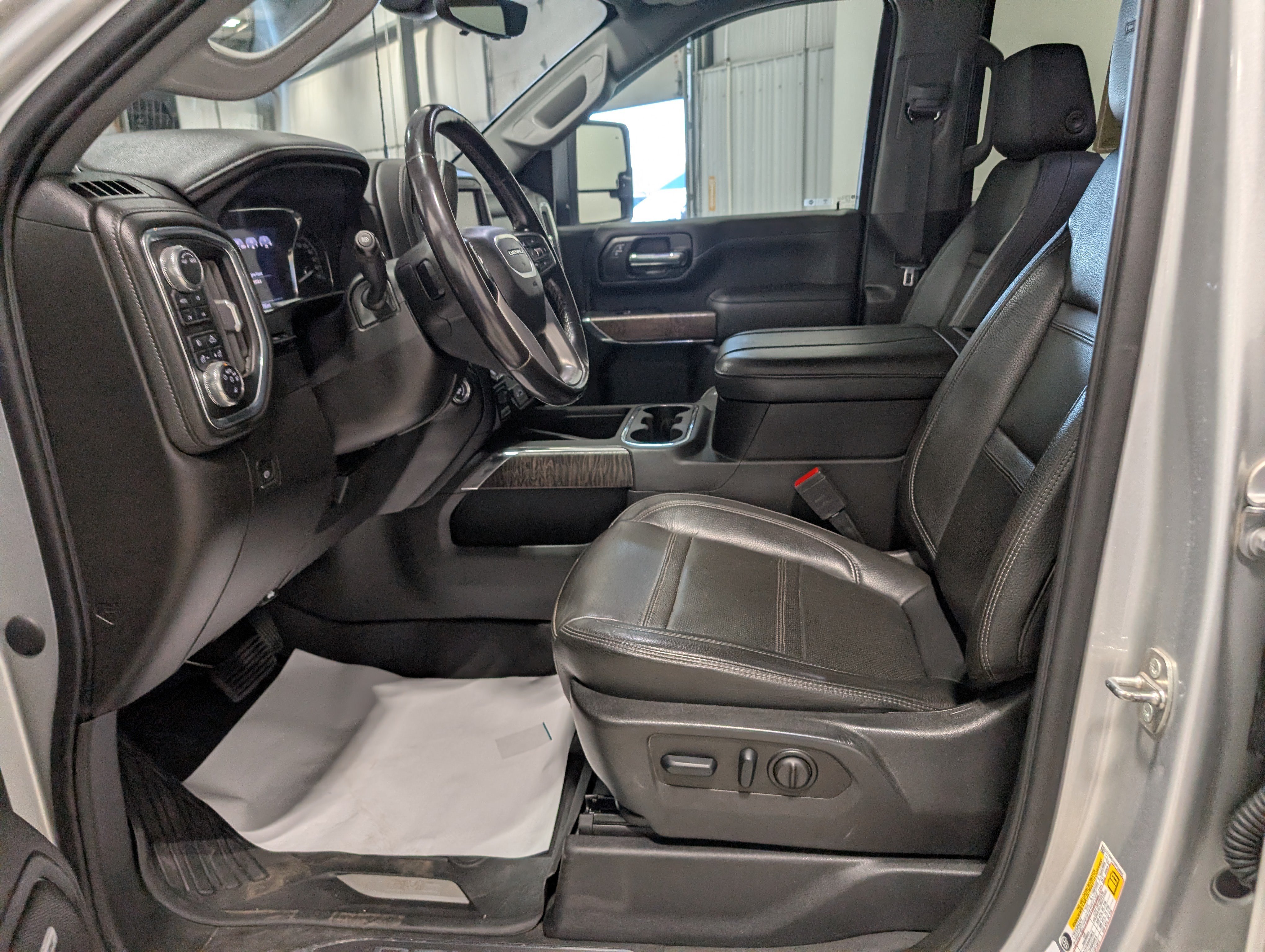 Used 2023 GMC Sierra 2500 Denali w/ Technology Package AWD/4WD image 17