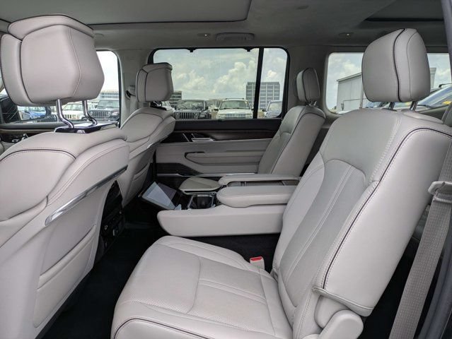 Used 2023 Jeep Grand Wagoneer Series II AWD/4WD image 14