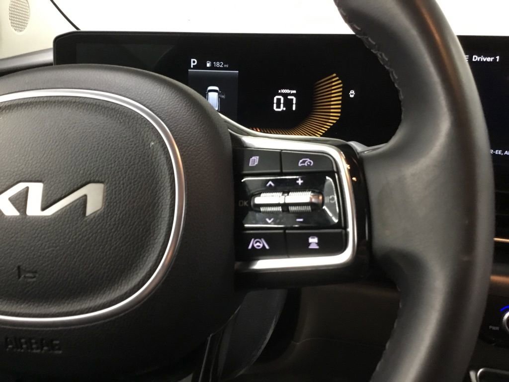 Used 2025 Kia Carnival image 35