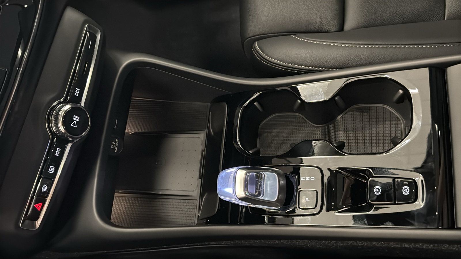 New 2026 Volvo XC40 B5 Plus w/ Protection Package Premier AWD/4WD image 19