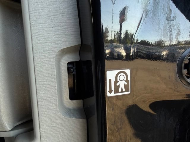 Used 2014 Toyota Sienna XLE FWD image 39