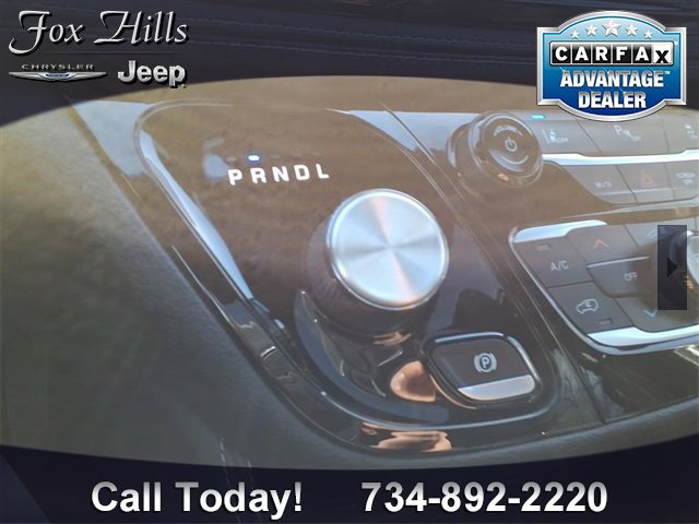 Used 2021 Chrysler Pacifica Limited w/ Uconnect Theater Family Group image 24