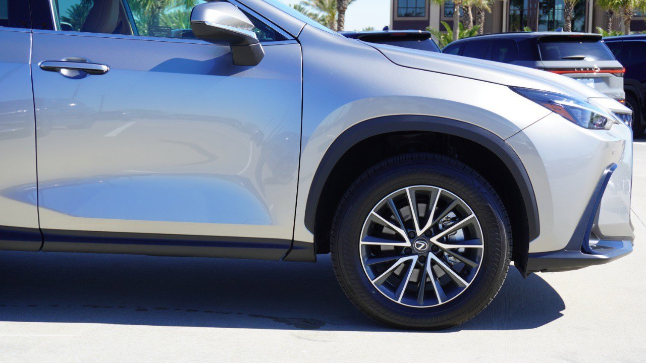 Used 2025 Lexus NX 250 FWD w/ Towing Package (2000 Lbs) image 9